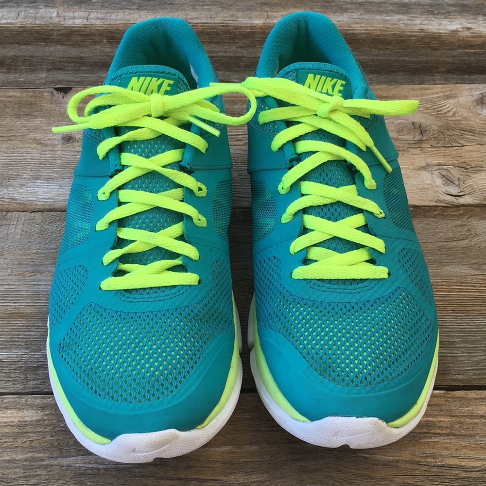 Nike training shoes EUC size 9